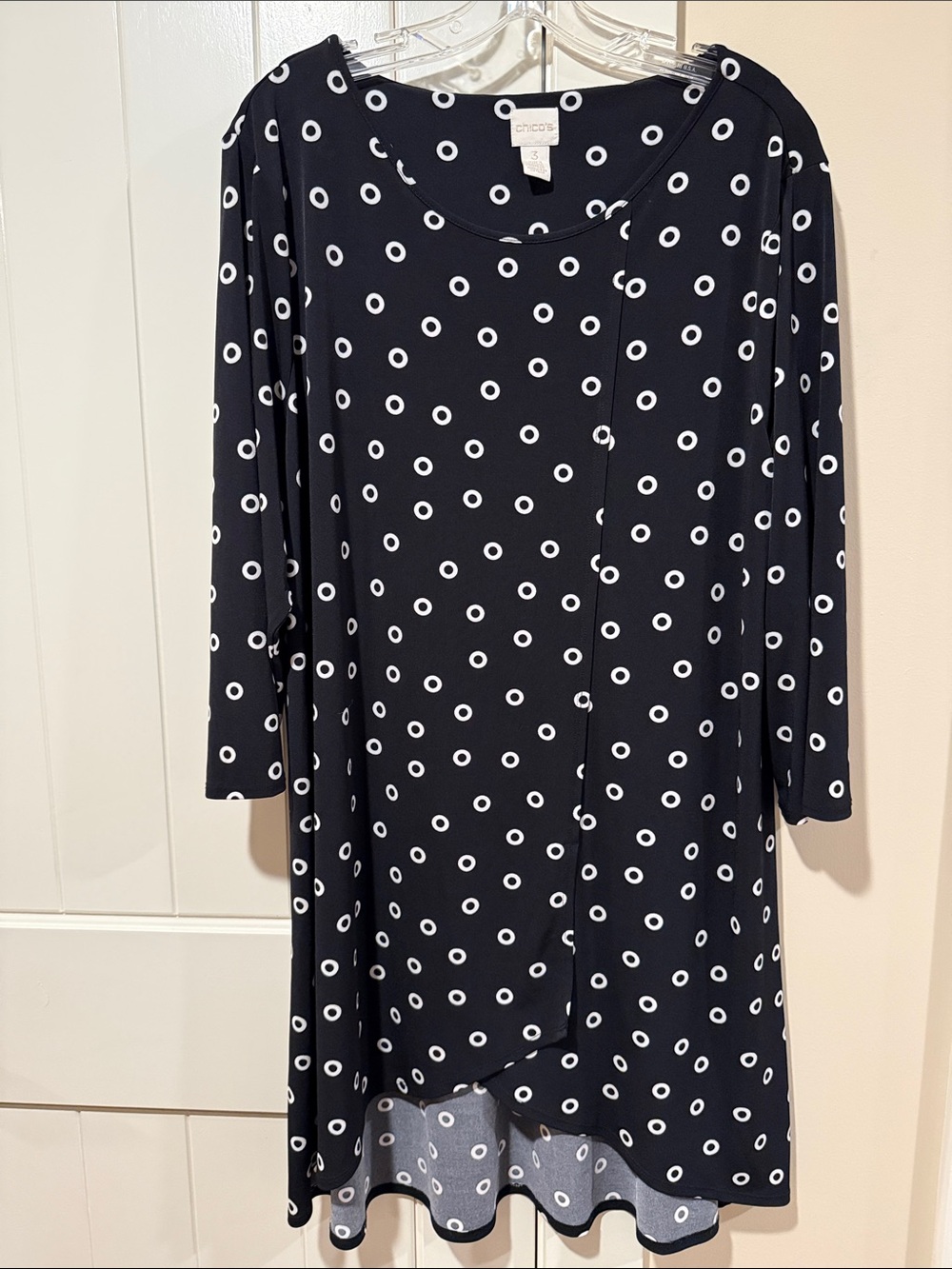 EUC CHICO’S Circle Print Asymmetrical Crossover Hem Tunic Top Size 3 / XLarge